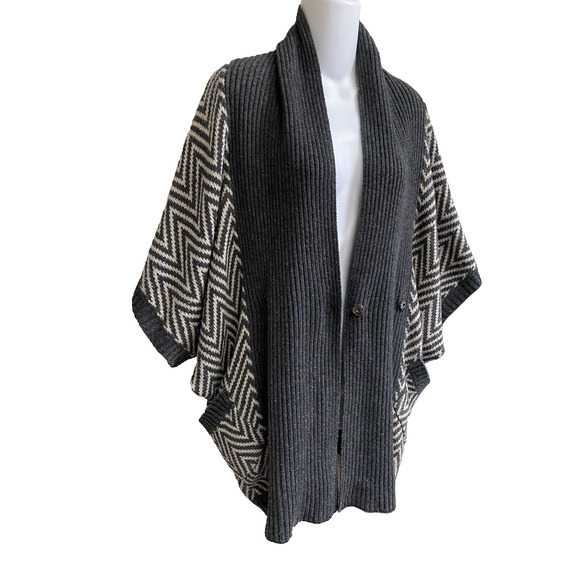 Heartloom Revolve Cape Sweater Poncho Lambswool blend ~ L - Picture 3 of 6